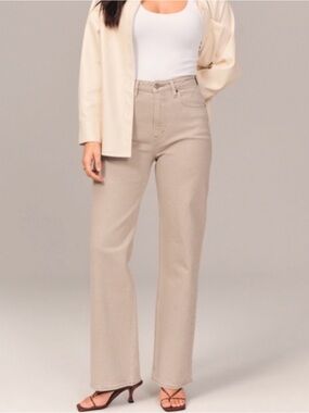 Abercrombie & Fitch Women's Beige Straight-Leg Jeans NWT Extra Short